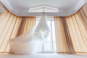 Skromne krótkie suknie ślubne. Kupno sukienki ślubnej. Sierakowice Salon sukien ślubnych
