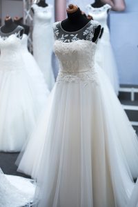 Salon sukien ślubnych Radom Żeromskiego. Niebanalne suknie ślubne – krótkie sukienki ślubne galerie zdjęcie.