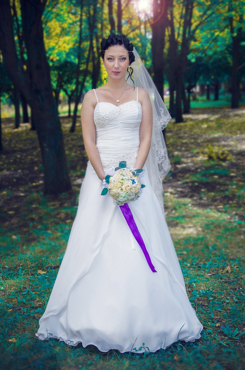 Salon sukien ślubnych Biały Raj. Najpiękniejsze suknie ślubne – suknie ślubne koronkowe z trenem
