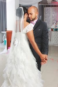 Salon sukien ślubnych Casablanca. Niebanalna suknia ślubna. Turkusowa suknia ślubna