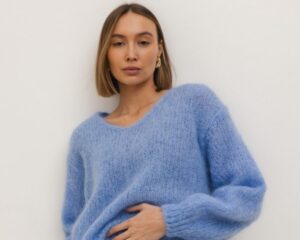 Sweter damski – kluczowy element garderoby na każdą porę roku
